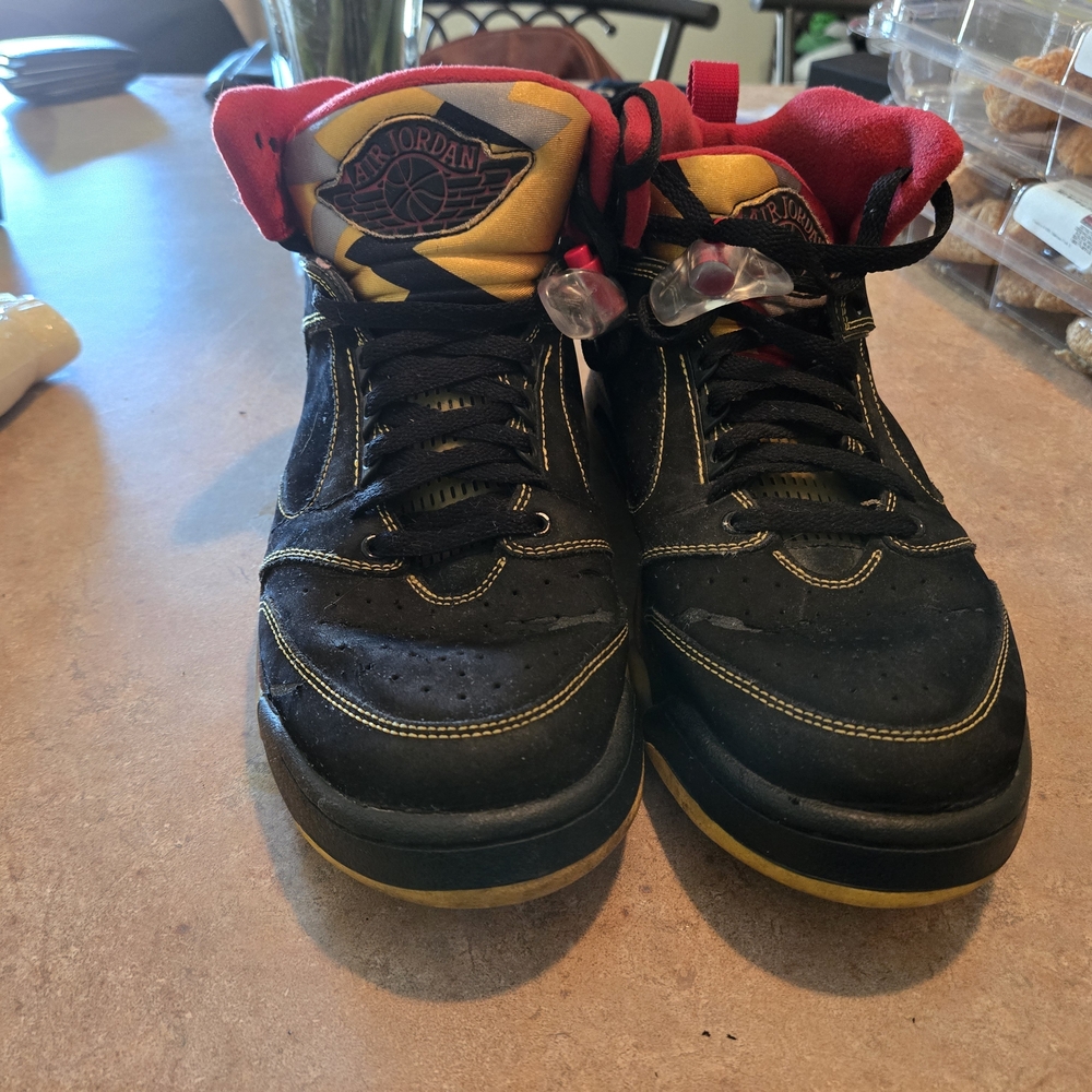 Air Jordan Retro 5 Varsity. Maize And Red